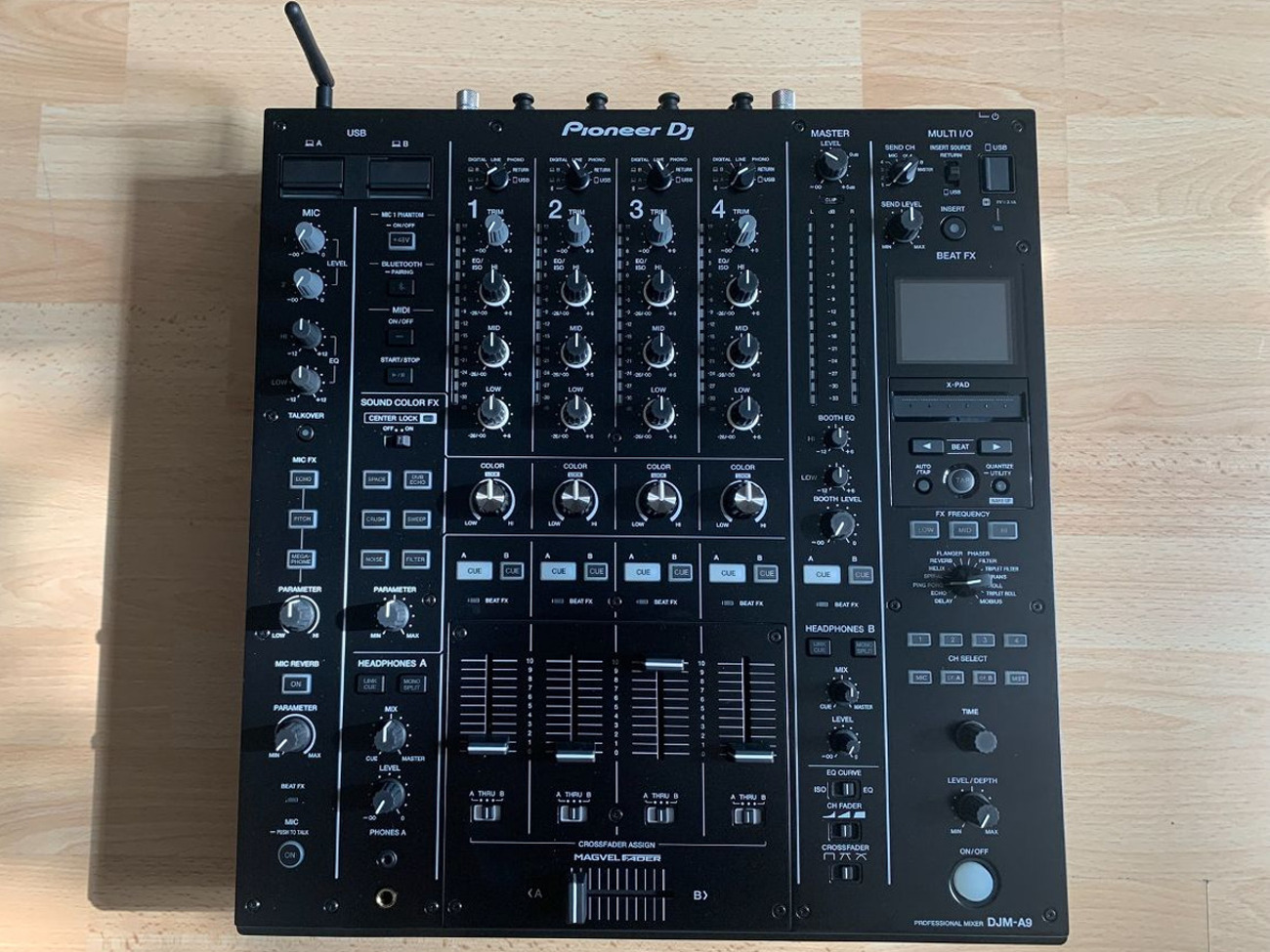 Pioneer djm-a9 dj mixer