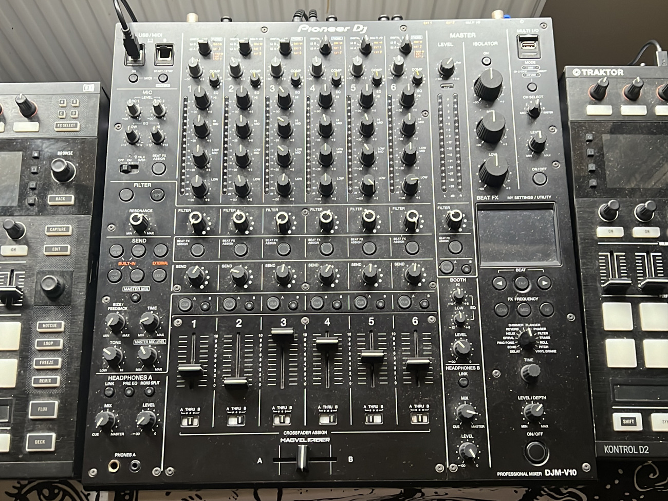 Pioneer v10 mixer 6 chanel 