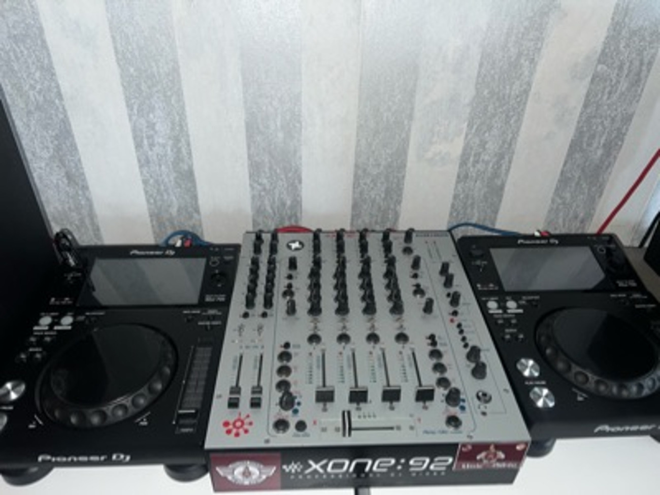 Dj controller & 2x mixers with speakers