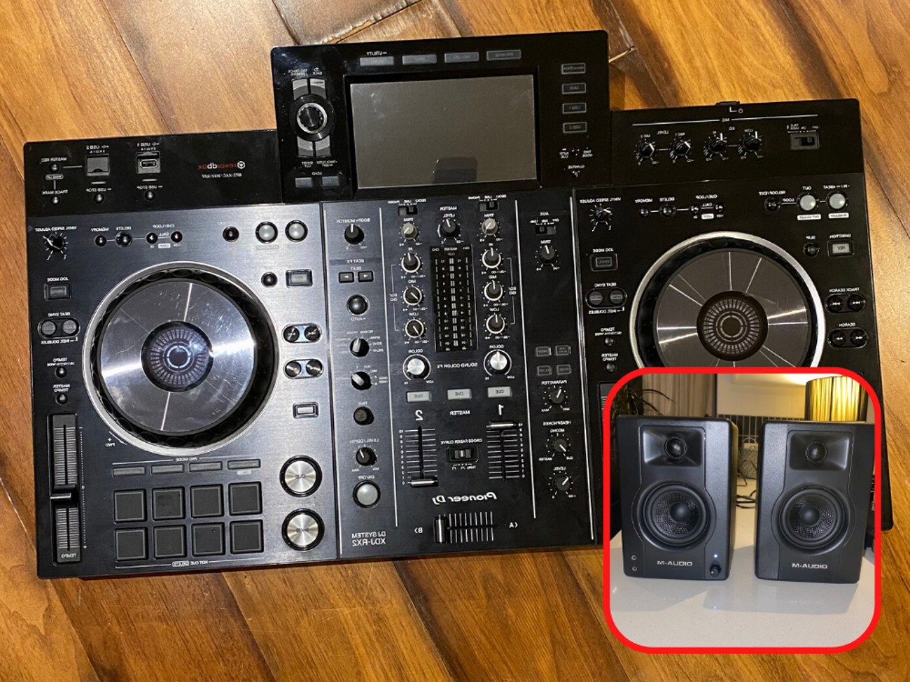 Pioneer xdj rx2 all-in-one pro dj desk + 2 speakers