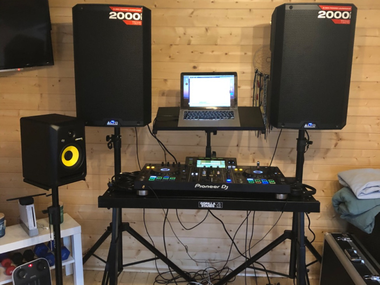Pioneer xdj rx2 with alto speaker's and stands  