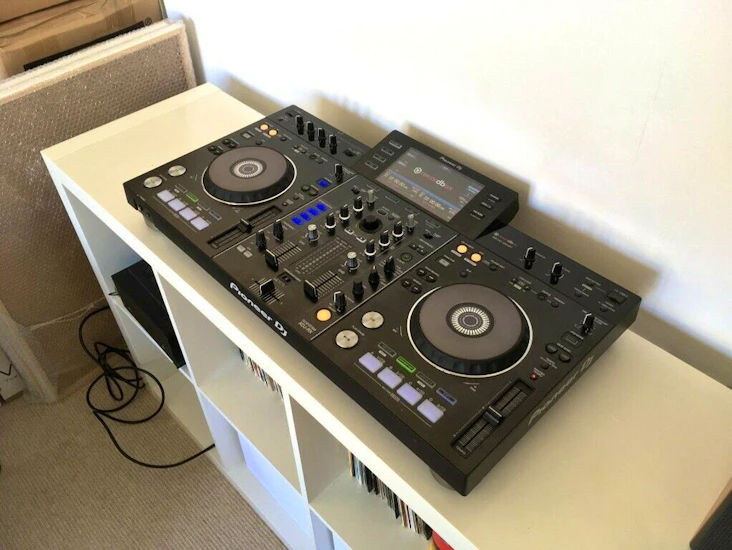 Pioneer xdj-rx dj decks turntable