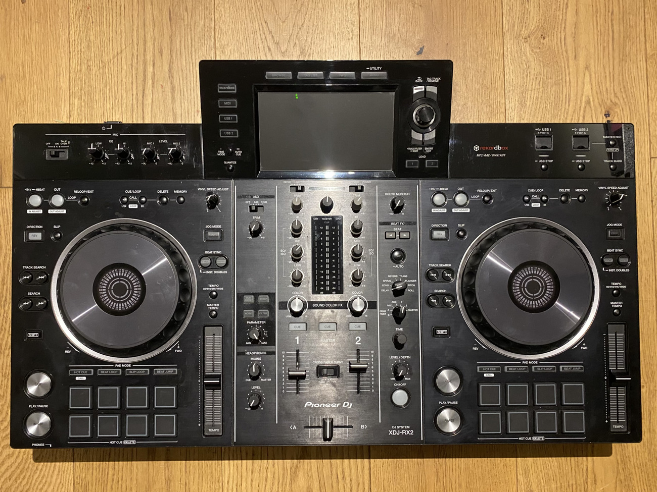 Pioneer xdj-rx2 all-in-one dj system + case