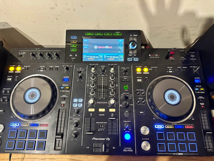Pioneer xdj-rx2 controller