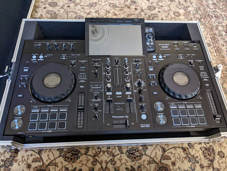 Pioneer xdj-rx3 dj controller