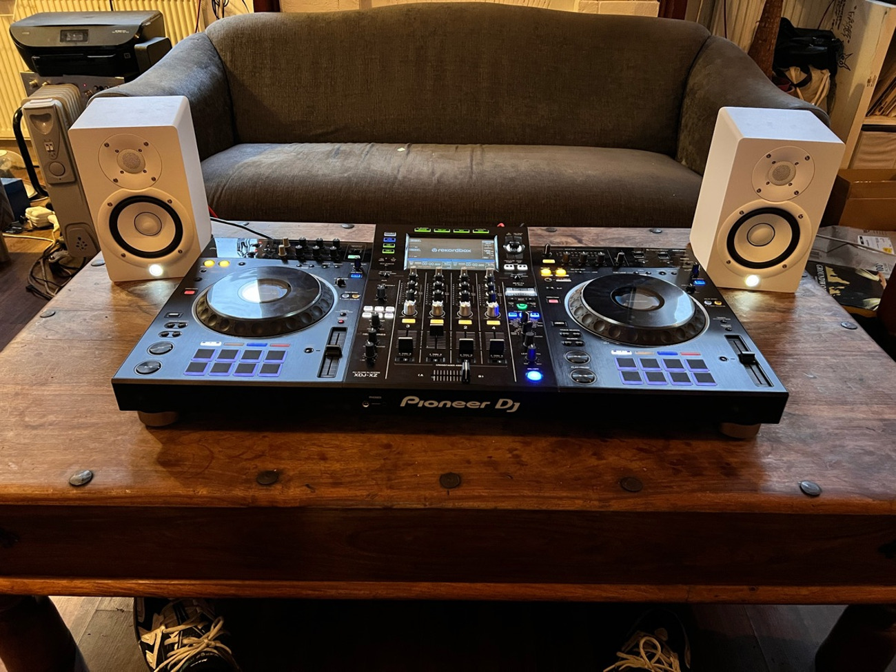 Pioneer xdj-xz all-in-one dj decks system + yamaha hs5 monitors