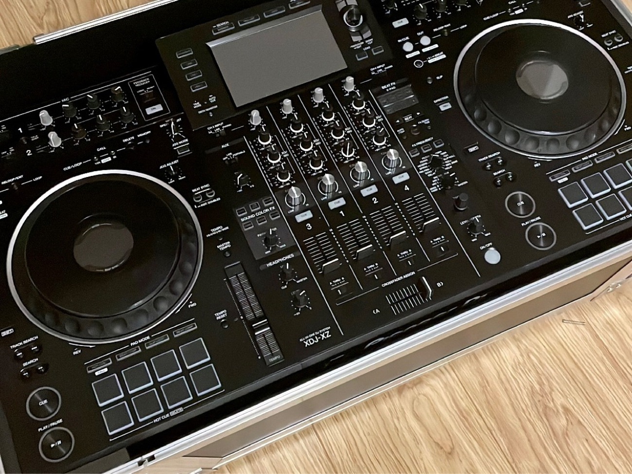 Pioneer xdj-xz w/ magma protective flight case