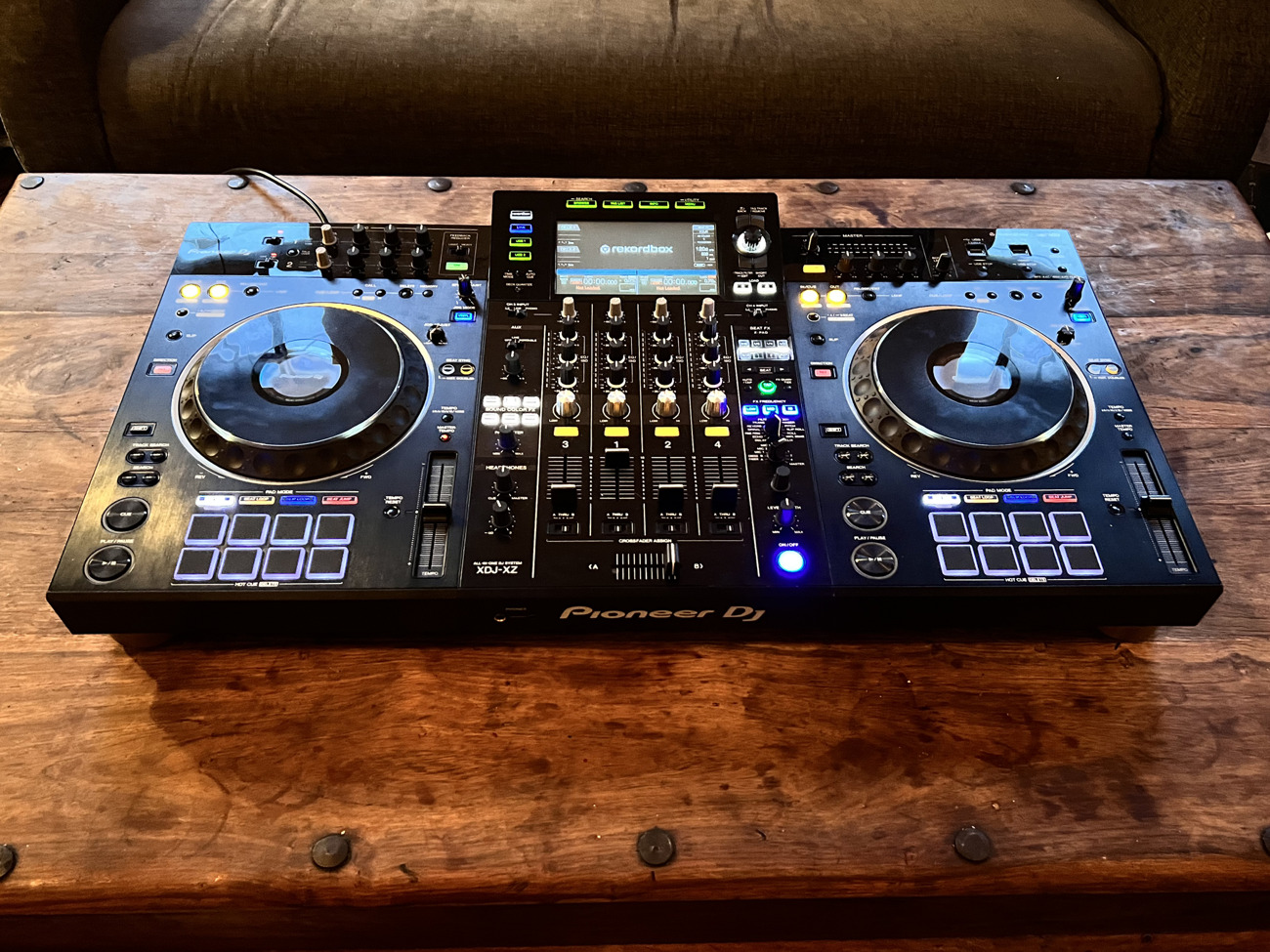 Pioneer xdj-xz all-in-one dj decks system