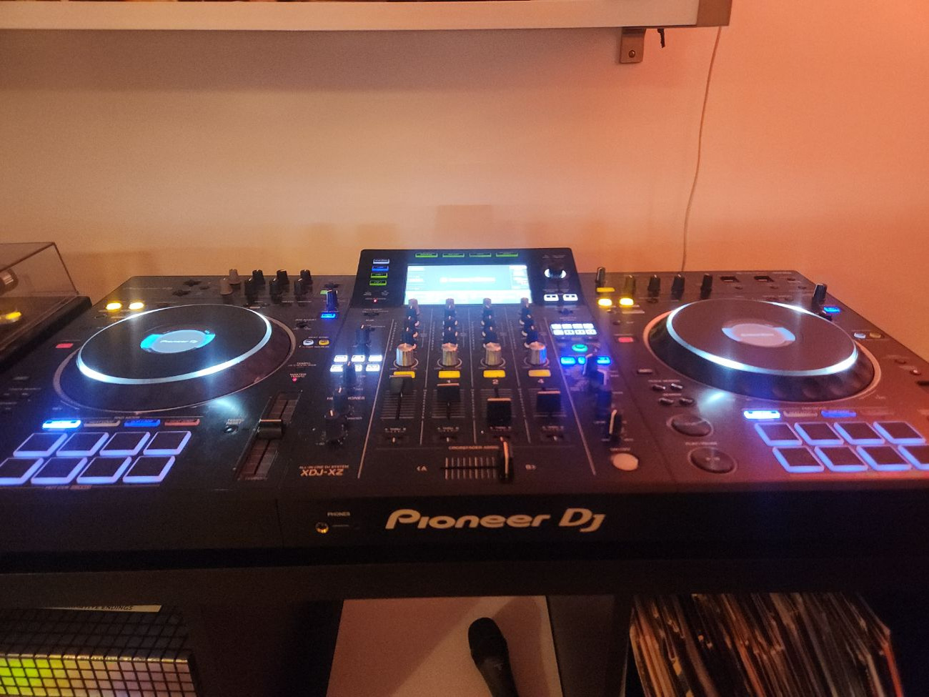 Pioneer xdj-xz professional dj mixer with flight case