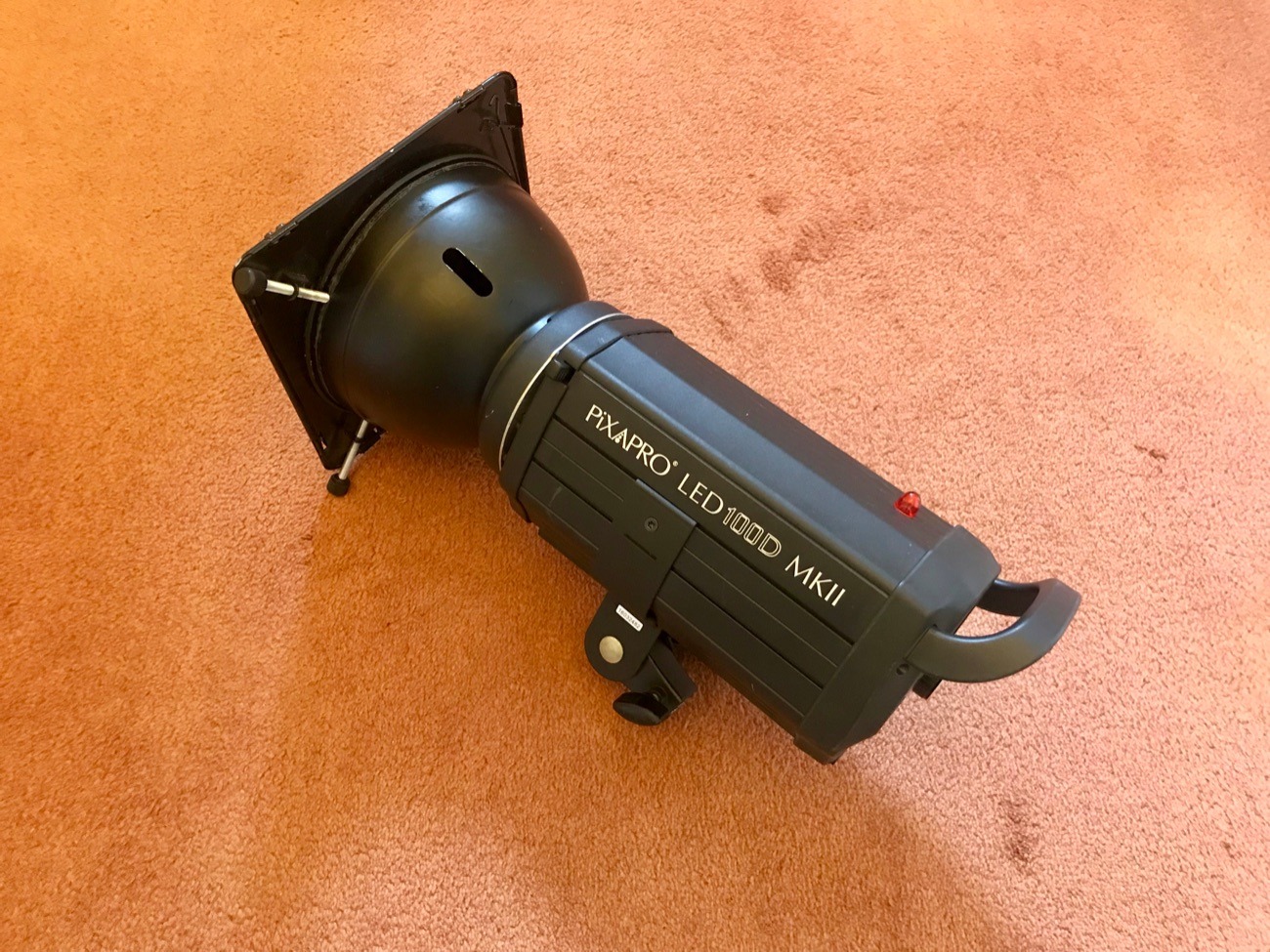 Pixapro 100d ii led light