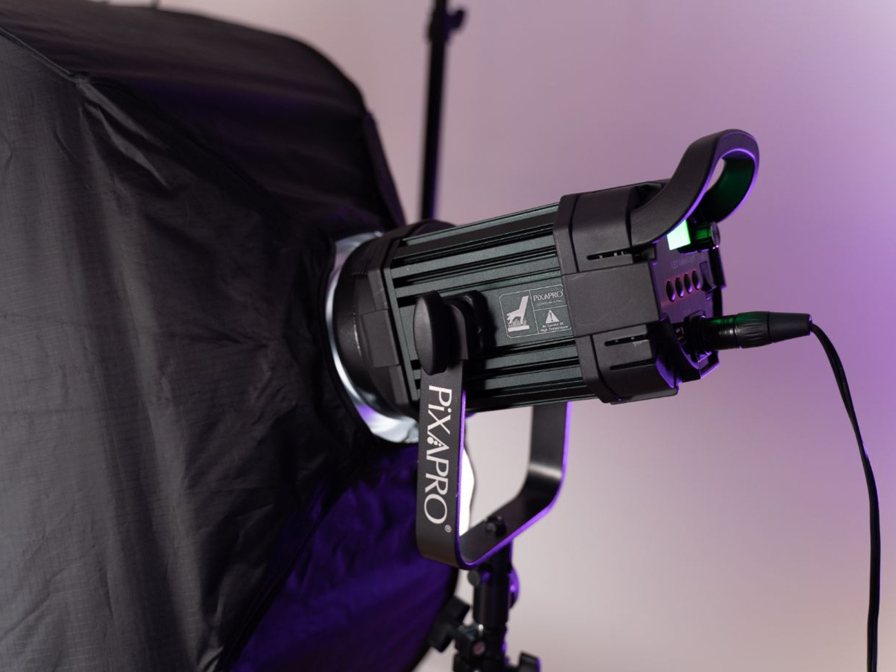 Pixapro led-100d mkiii with 90x60 softbox