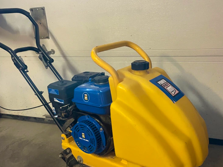 Plate compactor/ gas powered tamper