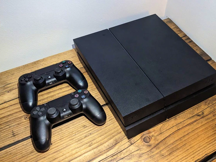 Playstation 4 game console ps4 - x2 control pads fun experience