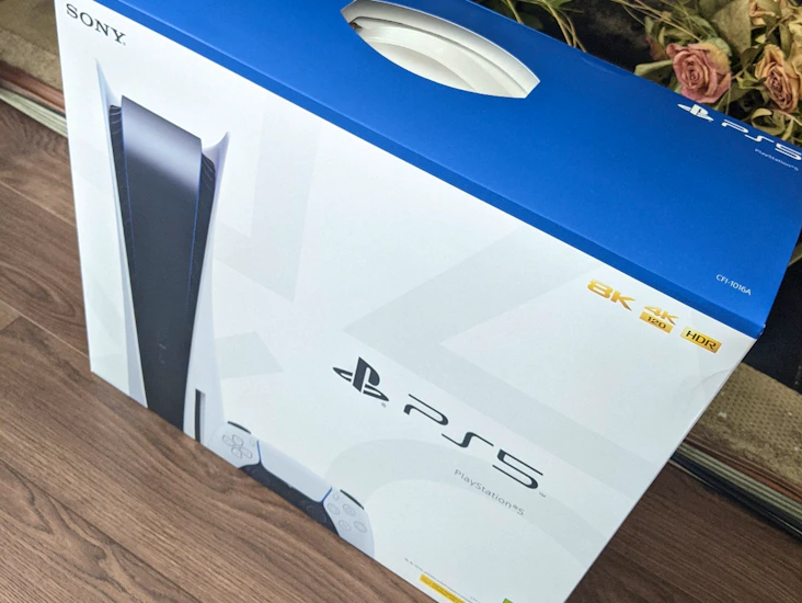 Playstation 5 console (slim) - digital edition. plus one controller.