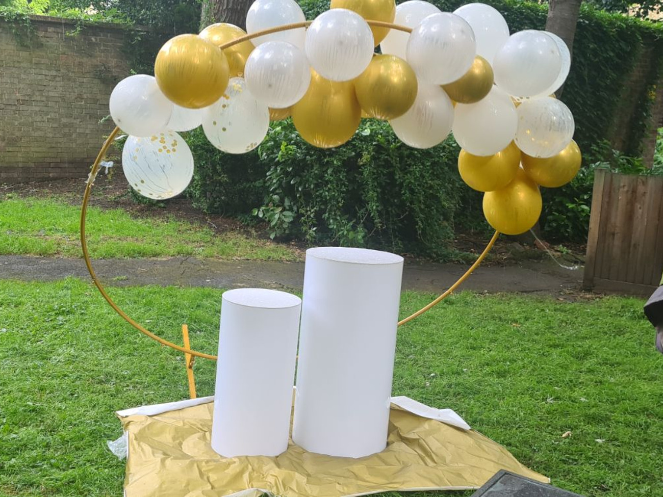 Plinth stand and balloon  