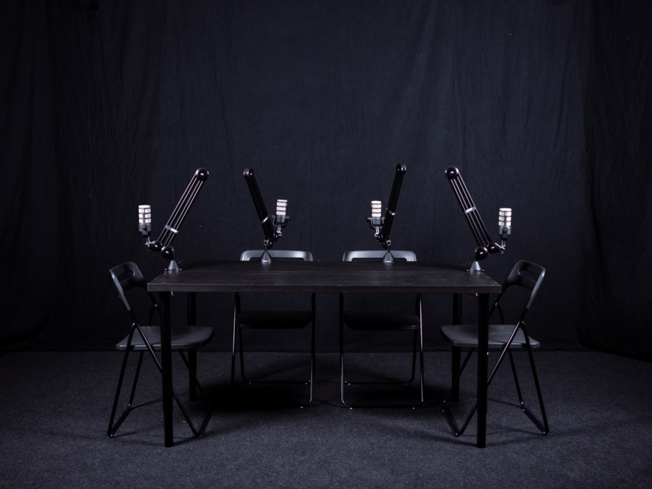 Podcast studio (black) (mavro worldwide studios)