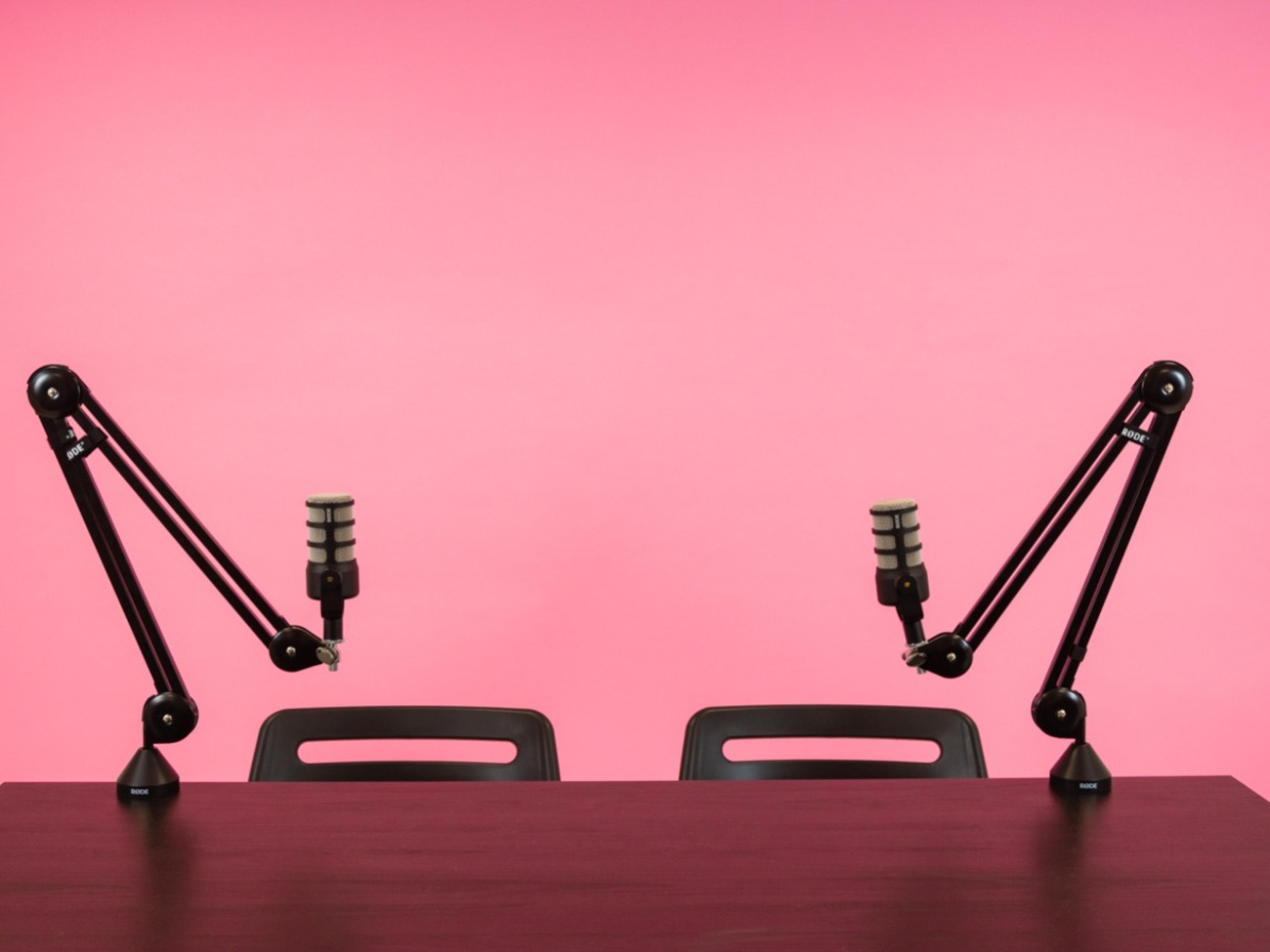 Podcast studio (colours) (mavro worldwide studios)