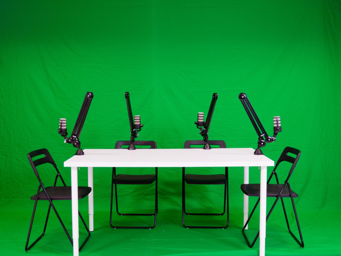 Podcast studio (green) (mavro worldwide studios)
