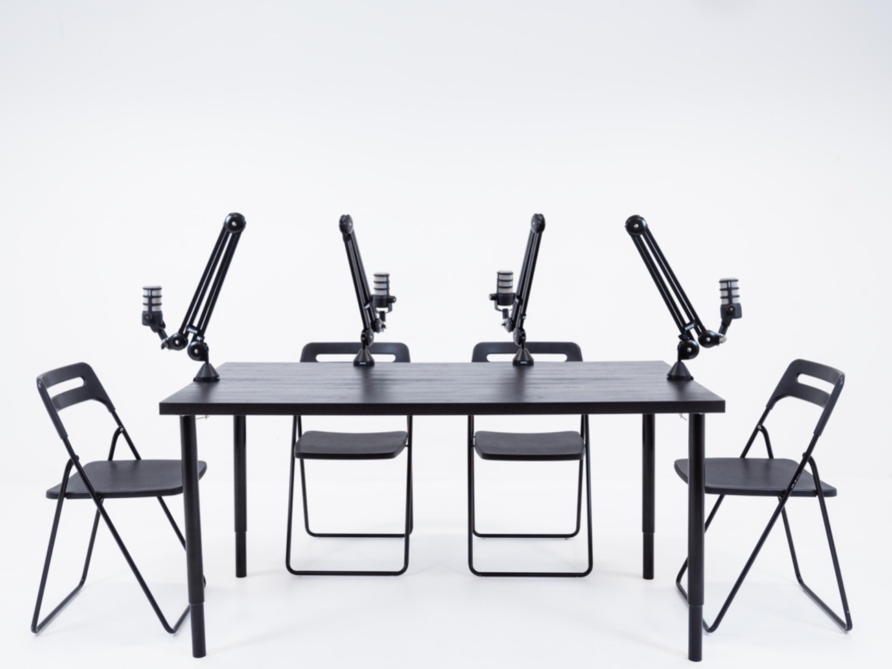 Podcast studio (white) (mavro worldwide studios)