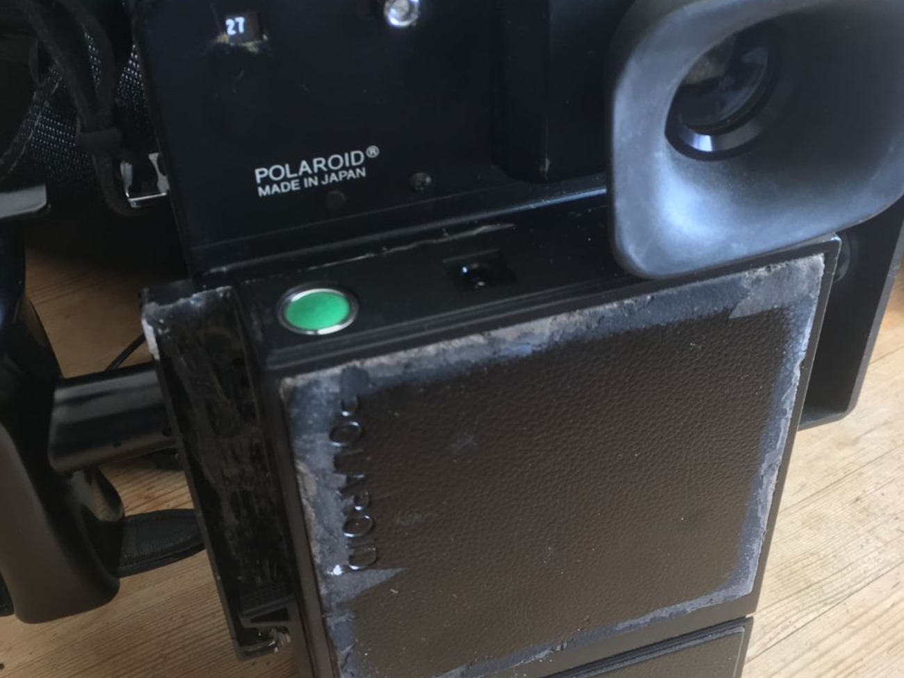 Rent Polaroid 600 SE with Integral film back Original back from