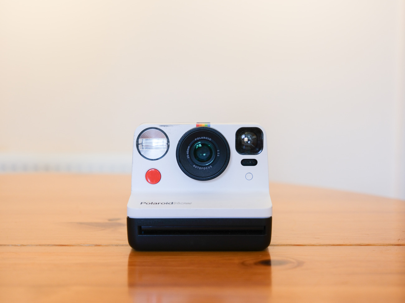 Polaroid now i-type camera