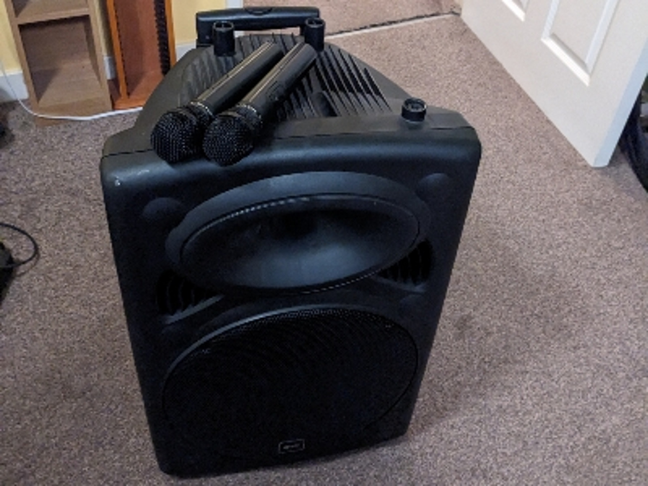 Portable battery pa speaker with 2 microphones qtx qr15pa