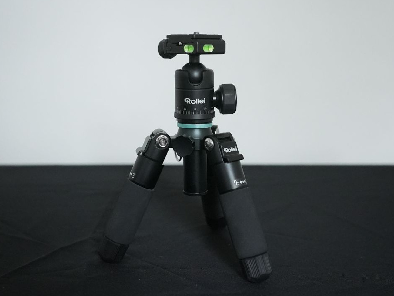 Portable compact tripod - rollei compact traveler mini m-1