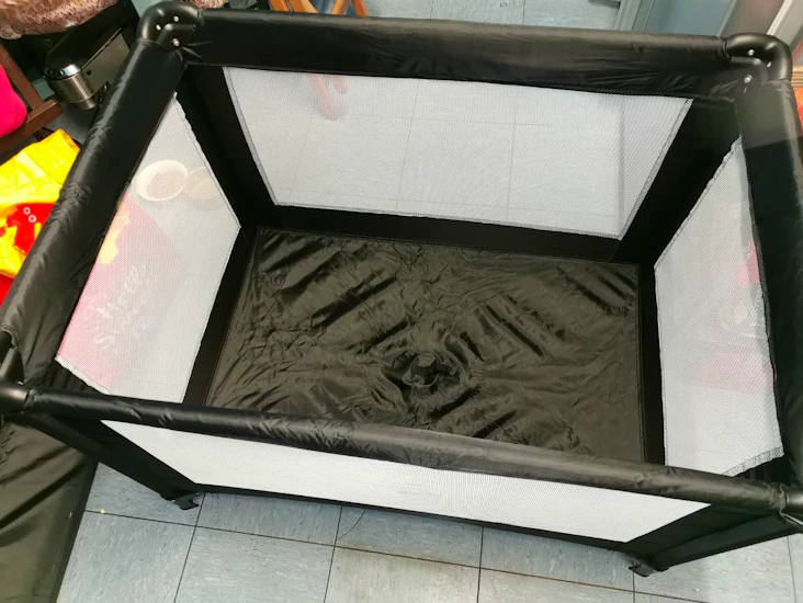 Portable red kite sleep tight travel cot