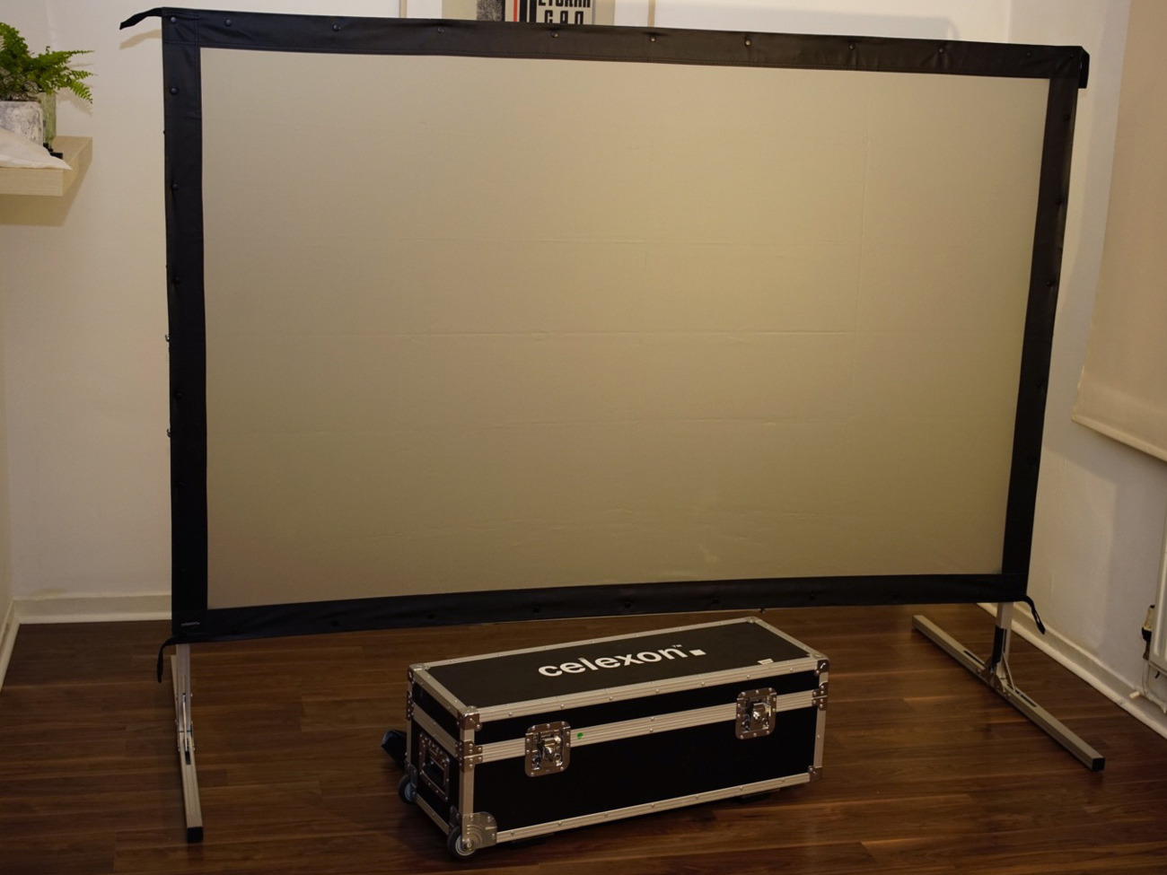 Portable screen for rear projection 16:10 203 x 127cm