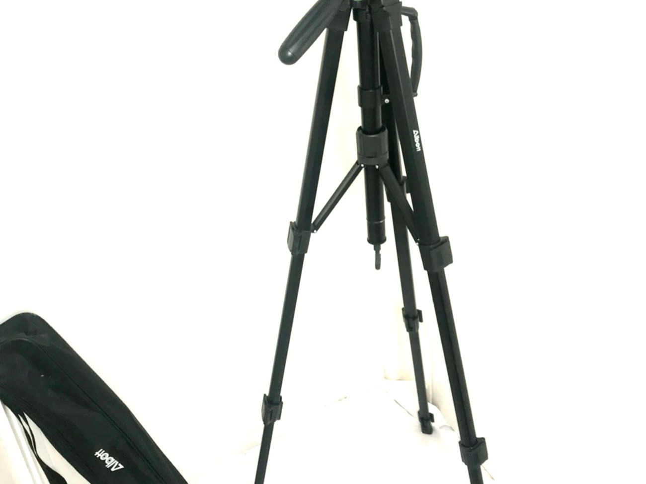 Portable tripod with bag