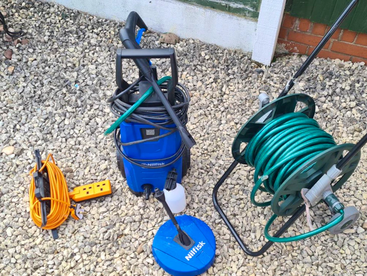 Pressure washer with 40m hose and extension plug