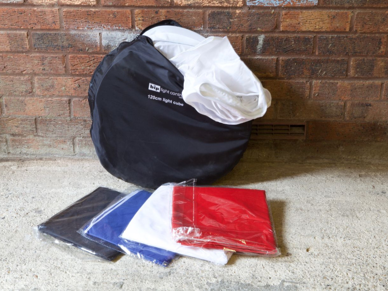 Product photography // 120cm light cube with x4 backdrops