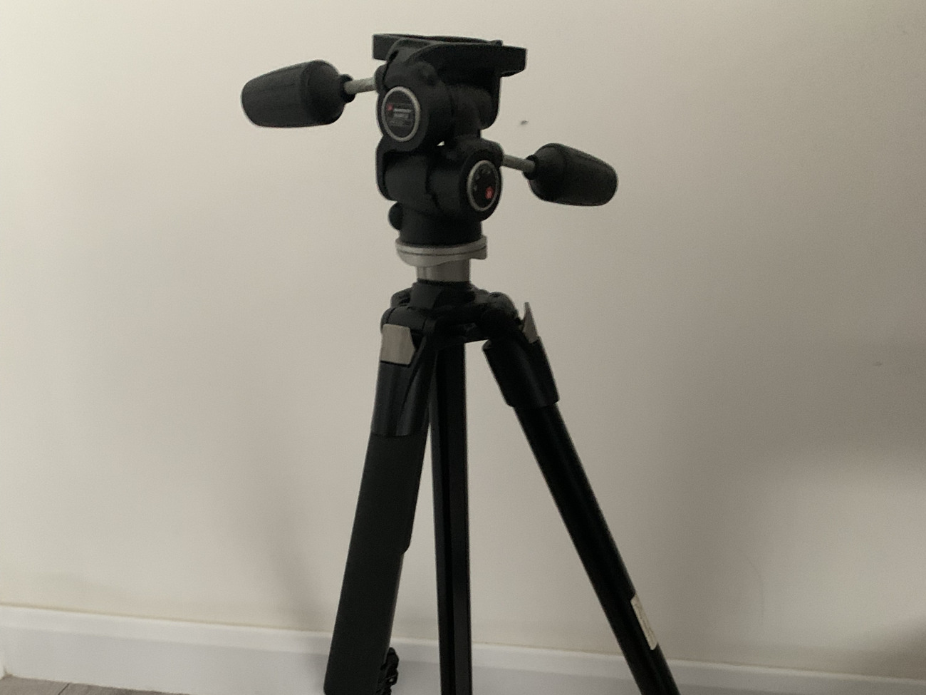 Professional manfrotto aluminium tripod 055xb, 