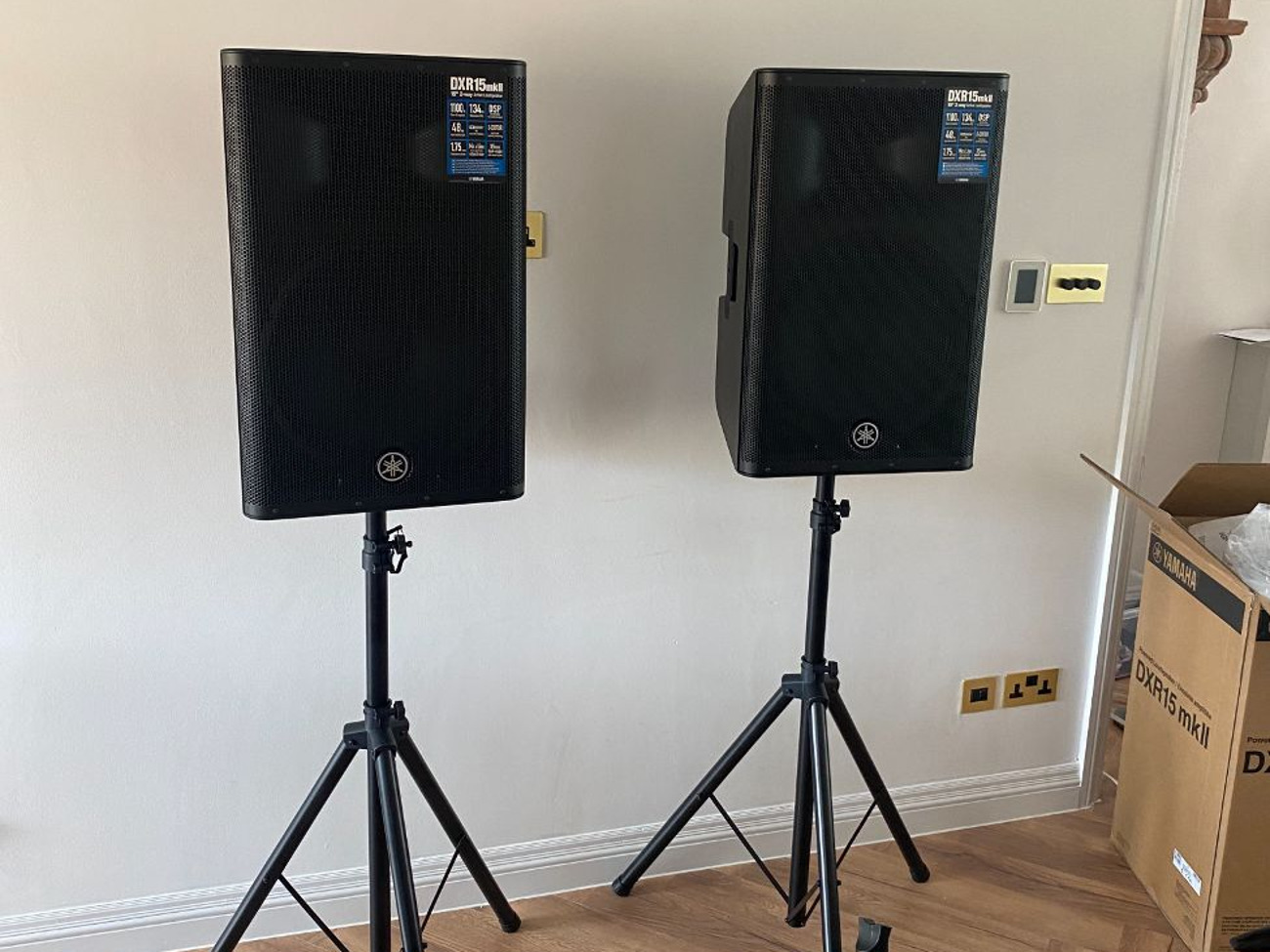 Professional pa speakers - 2x 1100w yamaha dxr15 mkii