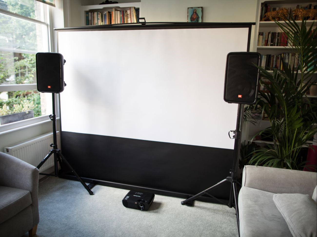 4k projector, projector screen (2.5m x 1.5m) + jbl speakers