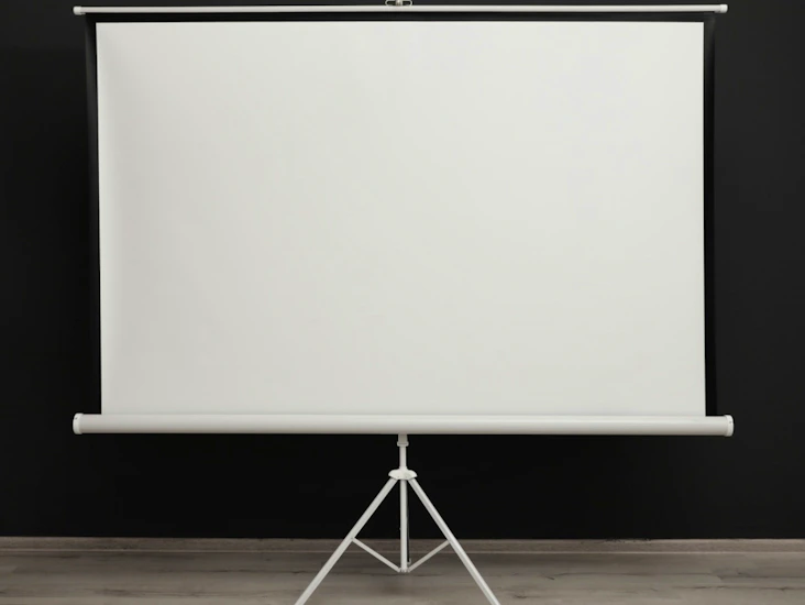 Projector screen 2.5m x 1.5m 100”