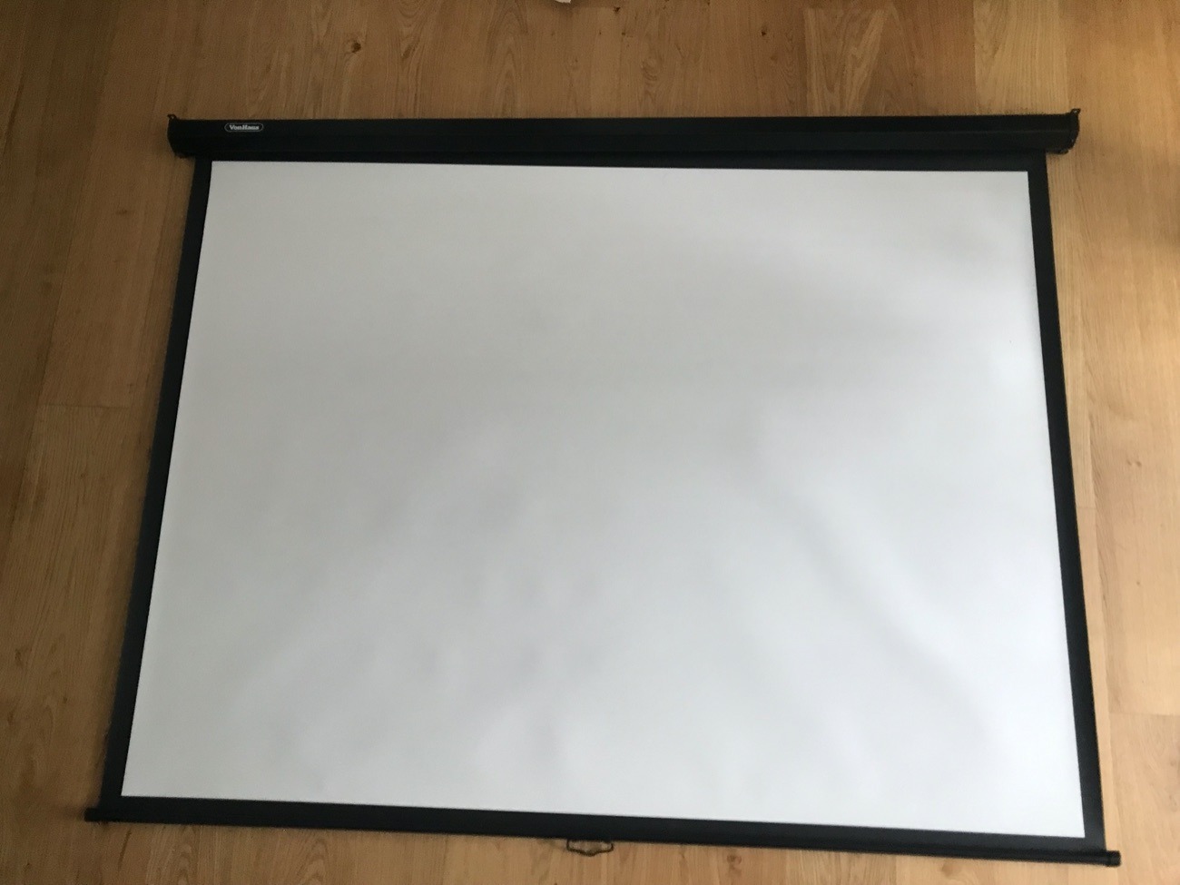 Projector screen- 80 inch- pull down- ceiling/ wall mounted 