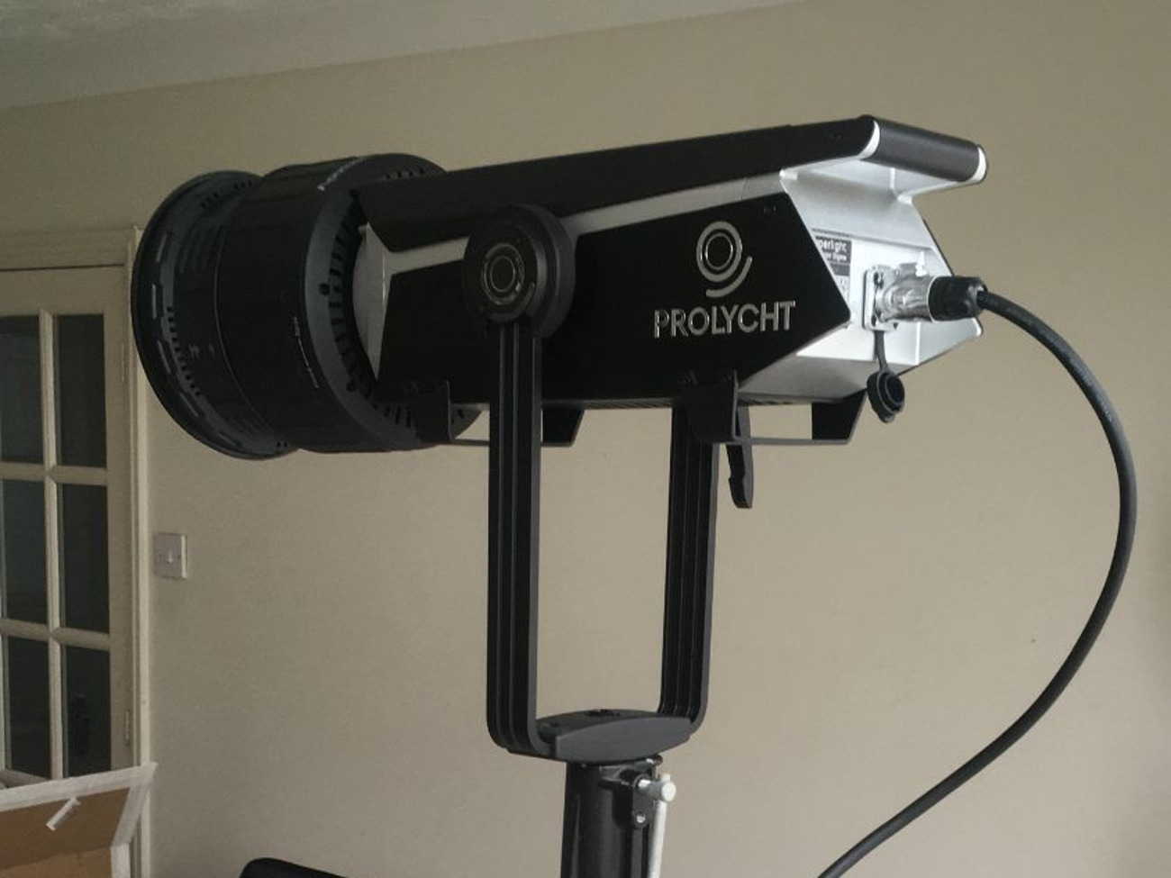 Prolycht orion 300fs light kit with dolly wheel light stand