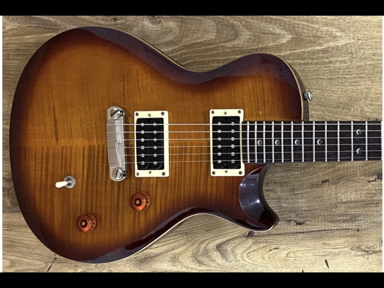 Electric guitar prs se