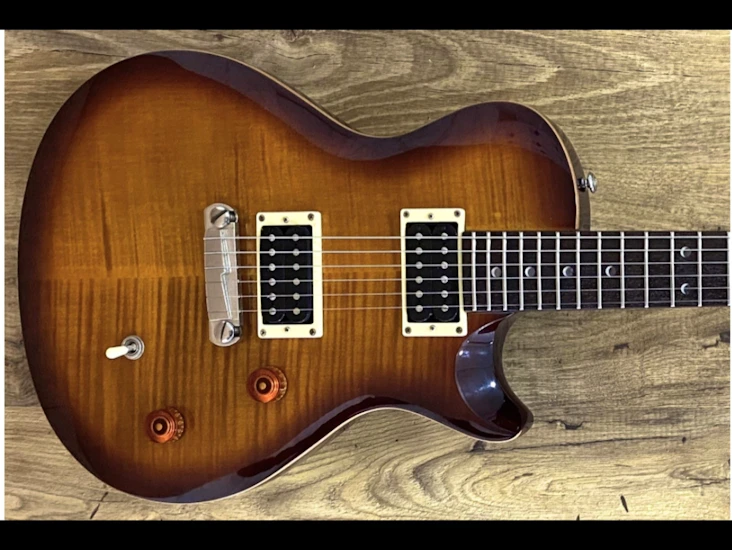 Electric guitar prs se