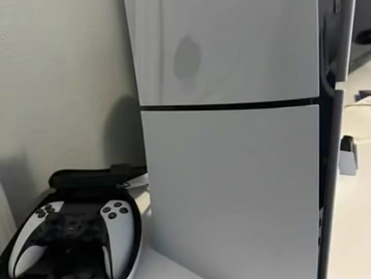 Ps5 slim like new. fifa 24, red dead redemption and more