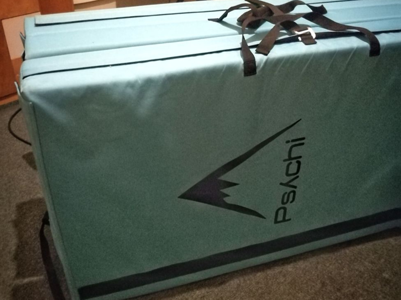 Rent Psychi TriFold Bouldering Mat from Hristo G, Thorniewood, North