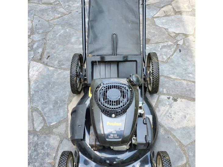 Push lawn mower with catching bag
