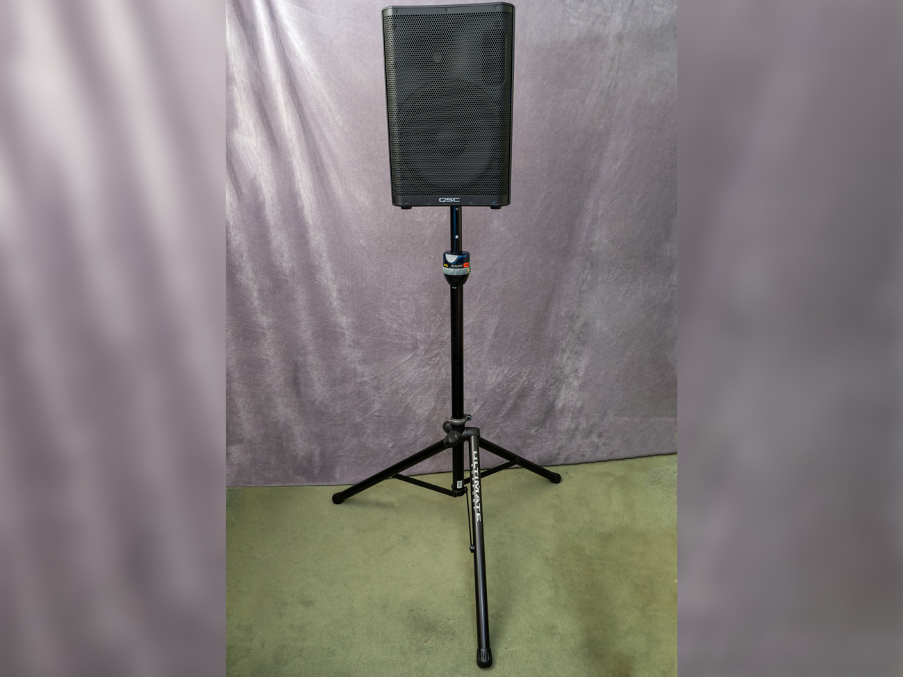 Qsc cp12 1000 watt powered speaker