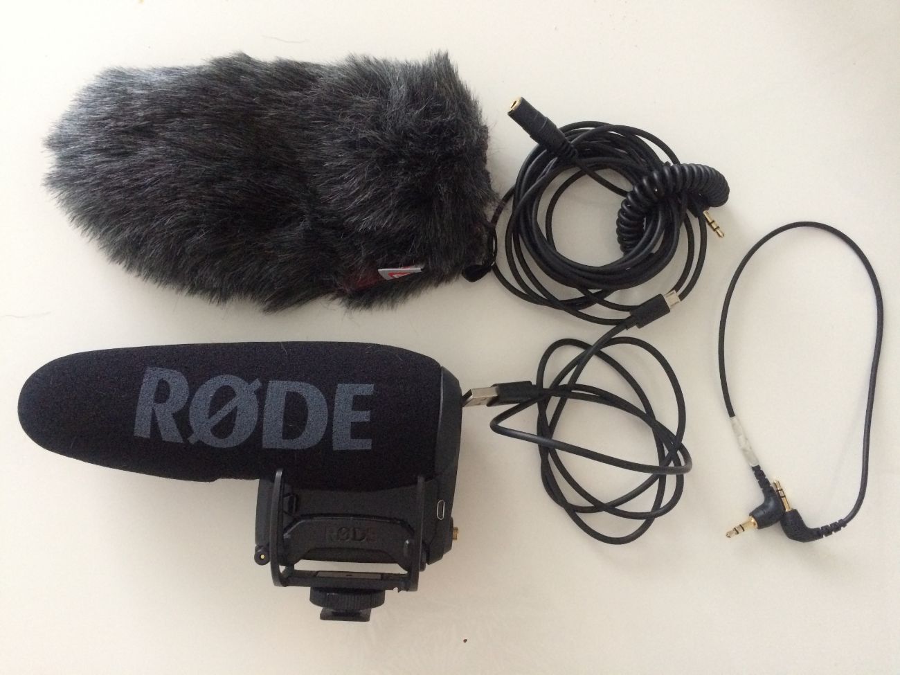 Røde videomic pro+ shotgun microphone with deadcat