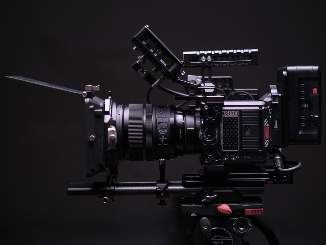 Red komodo 6k + canon 24-70mm f2.8 + ef .71x + bm5 wr iii wireless touchscreen