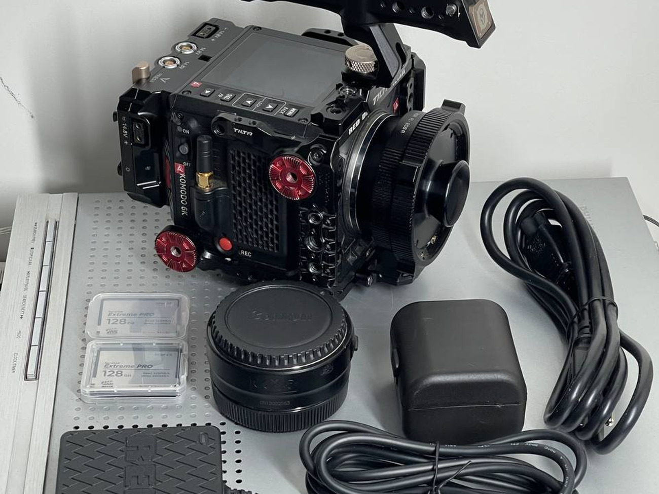 Red komodo pl/ef & lilliput q7prо ready to shoot kit.