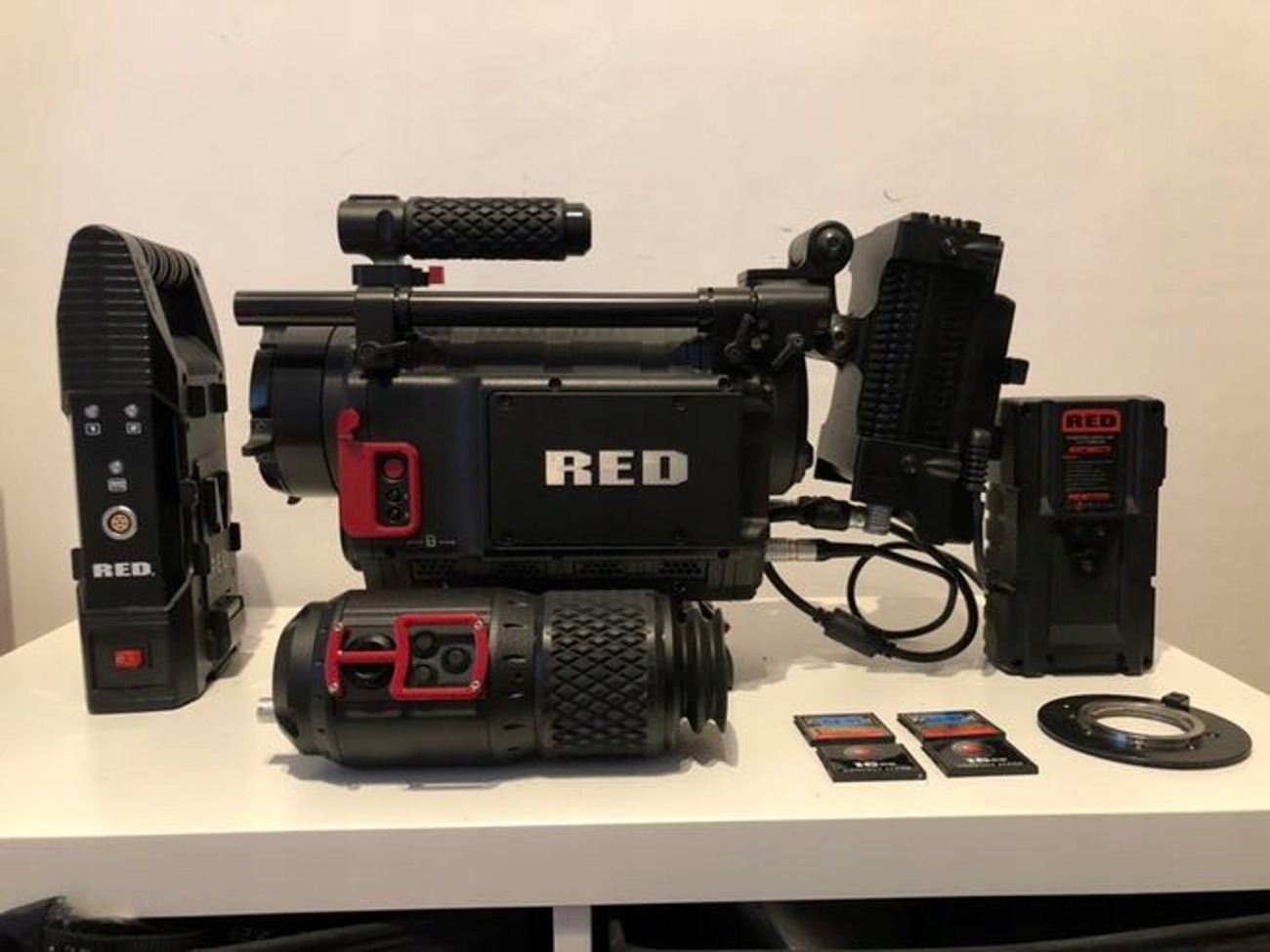 Red one mx | 4.5k | 2 red mag | vmount batt.