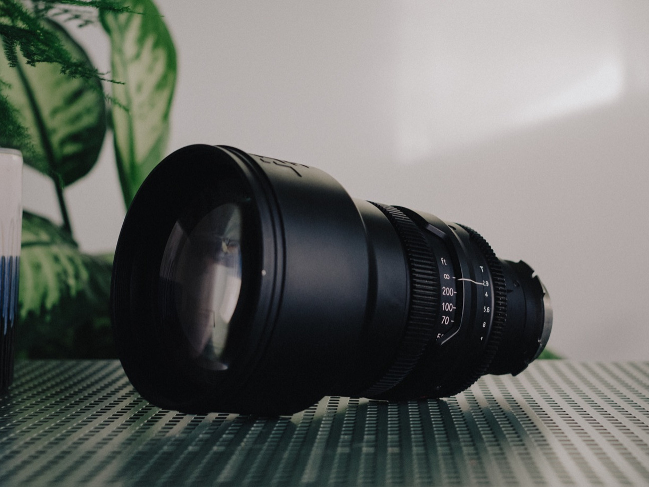 Red prime pro 300mm t2.9 pl mount - telephoto