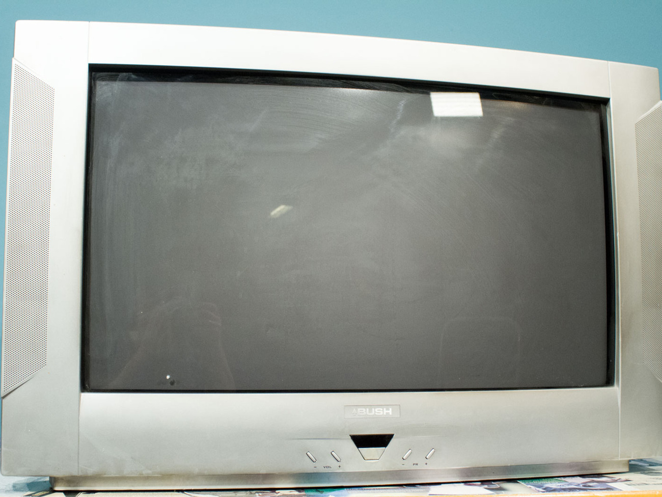 Retro bush ws6680sil widescreen colour crt tv